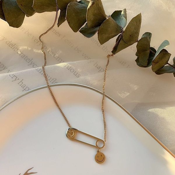 1pc/bag fashion cartoon smile titanium steel beauty ladies necklace for women design pendant jewelry chain ornaments sxl0086, Golden;silver
1pc/bag fashion cartoon smile titanium steel beauty ladies necklace for women design pendant jewelry chain ornaments sxl0086, Golden;silver