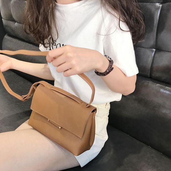 luxurys designers bags new fashion elegant single-shoulder crossbody bag simple and versatile summer casual female massenger bag small 
luxurys designers bags new fashion elegant single-shoulder crossbody bag simple and versatile summer casual female massenger bag small