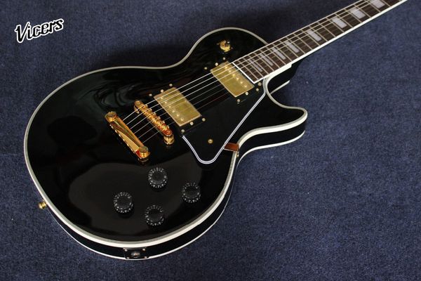 custom shop,custom electric guitar,black color guitarra.gold hardware gitaar.one piece neck and body
custom shop,custom electric guitar,black color guitarra.gold hardware gitaar.one piece neck and body