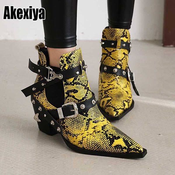 boots women pointed toe rivet fashion studded leather ankle botines luxury botas mujer large size p030, Black
boots women pointed toe rivet fashion studded leather ankle botines luxury botas mujer large size p030, Black