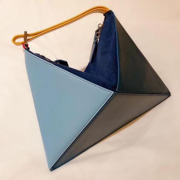 2020 new brand design cowhide leather bag hit color stitching folding handbags triangle female fashion messenger bag
2020 new brand design cowhide leather bag hit color stitching folding handbags triangle female fashion messenger bag