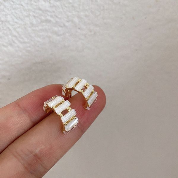 hoop & huggie 2021 korean hollow trapezoidal sheet zircon earrings for women elegant circle boucle d'oreille oorbellen sweet jewelry, Golden;silver
hoop & huggie 2021 korean hollow trapezoidal sheet zircon earrings for women elegant circle boucle d'oreille oorbellen sweet jewelry, Golden;silver