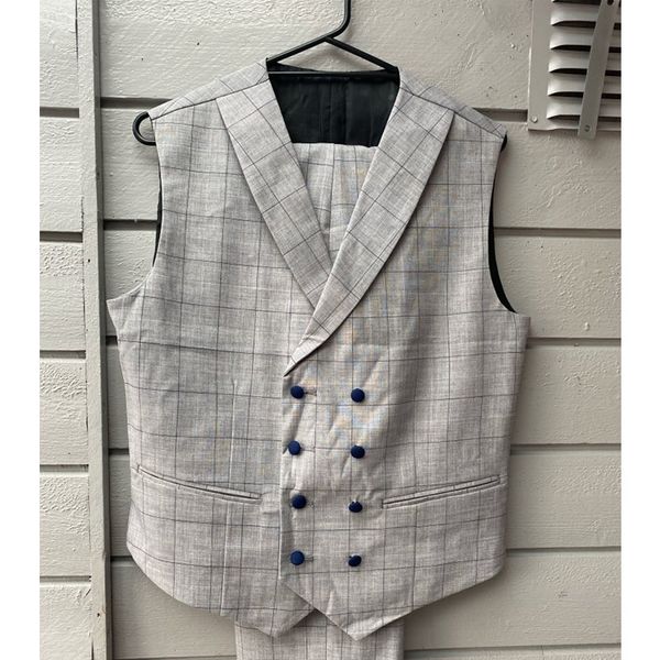 gray plaid men suit vest with lapel double breasted single one piece waistcoat checkered man fashion coat new arrival 2020, Black;white
gray plaid men suit vest with lapel double breasted single one piece waistcoat checkered man fashion coat new arrival 2020, Black;white