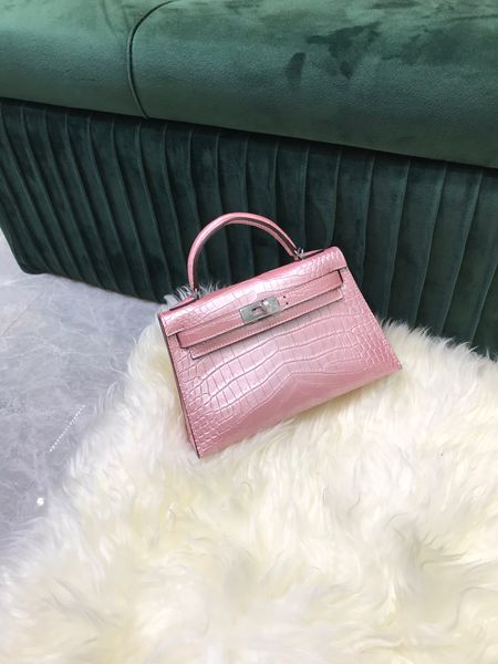 whosale,in stock,pink design mini purse19cm,crocodile skin,4colors,fully handmade with wax thread,fast delivery
whosale,in stock,pink design mini purse19cm,crocodile skin,4colors,fully handmade with wax thread,fast delivery