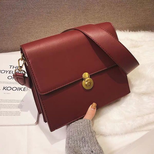 vintage fashion female square bag 2020 new pu leather women's designer handbag lock large shoulder messenger bag
vintage fashion female square bag 2020 new pu leather women's designer handbag lock large shoulder messenger bag