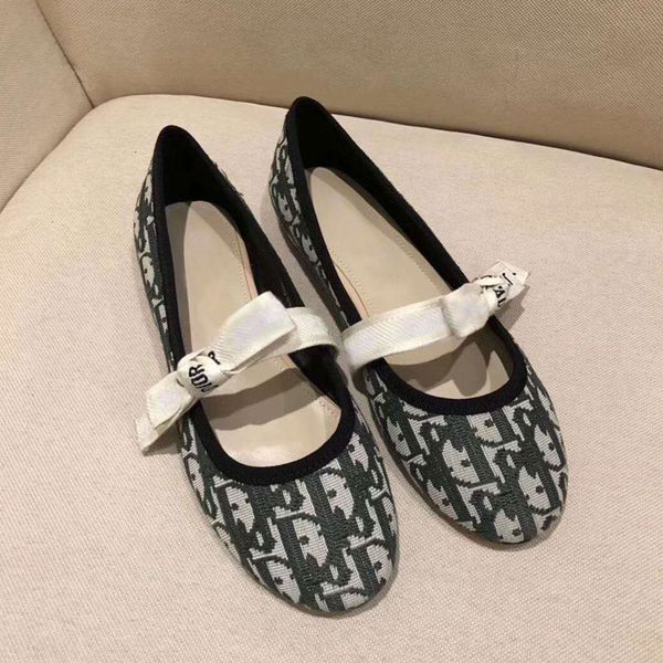 ribbon bow flat sandals spring and summer casual versatile elegant single shoes classic ballet shoes large women's shoes, Black
ribbon bow flat sandals spring and summer casual versatile elegant single shoes classic ballet shoes large women's shoes, Black