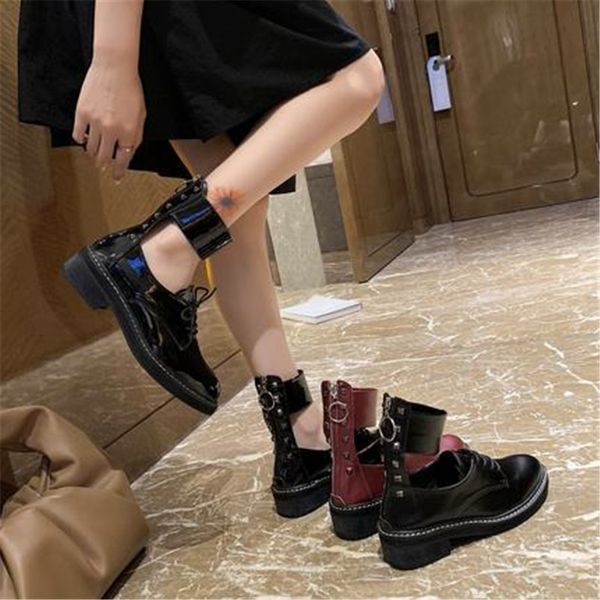 boots 2021 fashion leather ankle for women retro rivet pointed toe botas mujer hollow out square heel shoes 35-40 black
boots 2021 fashion leather ankle for women retro rivet pointed toe botas mujer hollow out square heel shoes 35-40 black