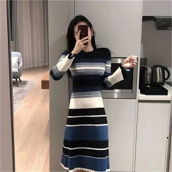 2020 new autumn winter women korean o-neck striped knitted sweater dresses female slim all-match bottoming long vestidos w140, White;black
2020 new autumn winter women korean o-neck striped knitted sweater dresses female slim all-match bottoming long vestidos w140, White;black