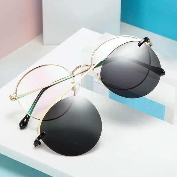 2020 men's fashion set mirror polarized one mirror multipurpose retro fashion metal ladies round sunglasses with box fml, White;black
2020 men's fashion set mirror polarized one mirror multipurpose retro fashion metal ladies round sunglasses with box fml, White;black