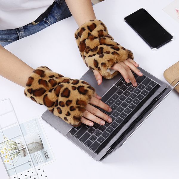 five fingers gloves 700 fashion faux fur leopard half finger computer winter women mittens, Blue;gray
five fingers gloves 700 fashion faux fur leopard half finger computer winter women mittens, Blue;gray