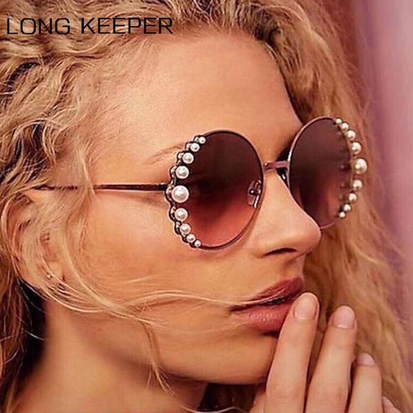 круглый перл солнцезащитные очки 2020 luxury vintage женщины brand designer солнцезащитные очки оттенки для женщины урожай gradient óculos u, White;black
круглый перл солнцезащитные очки 2020 luxury vintage женщины brand designer солнцезащитные очки оттенки для женщины урожай gradient óculos u, White;black