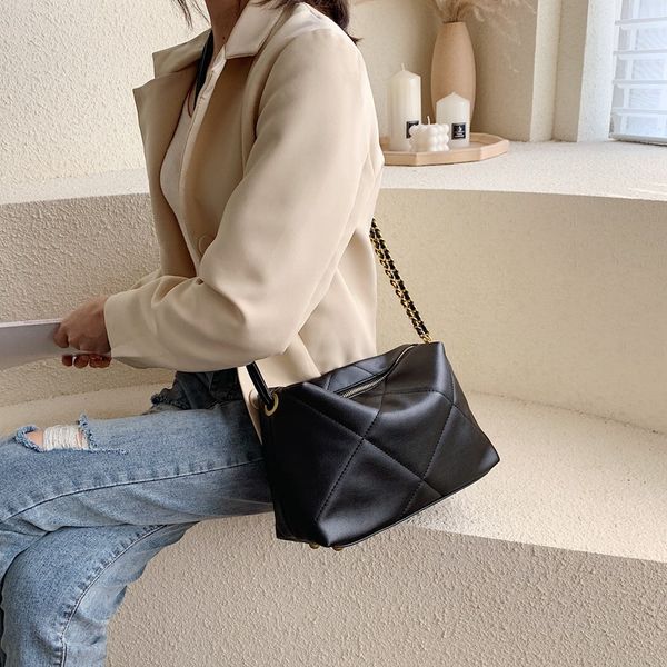 solid color chain pu leather crossbody bags for women diamond lattice pattern lady tote messenger bag female handbags and purses
solid color chain pu leather crossbody bags for women diamond lattice pattern lady tote messenger bag female handbags and purses