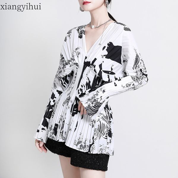 women's blouses & shirts 2021 autumn pleated v-neck flare sleeve print shirt women ladies chic vintage blouse fashion high waist slim f, White
women's blouses & shirts 2021 autumn pleated v-neck flare sleeve print shirt women ladies chic vintage blouse fashion high waist slim f, White