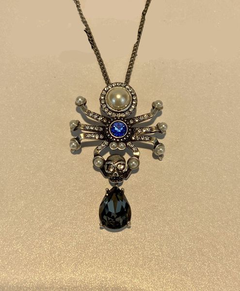 am high-end customized ancient gold spider necklace brass skull with crystal pearl decoration fashion trend, Silver
am high-end customized ancient gold spider necklace brass skull with crystal pearl decoration fashion trend, Silver