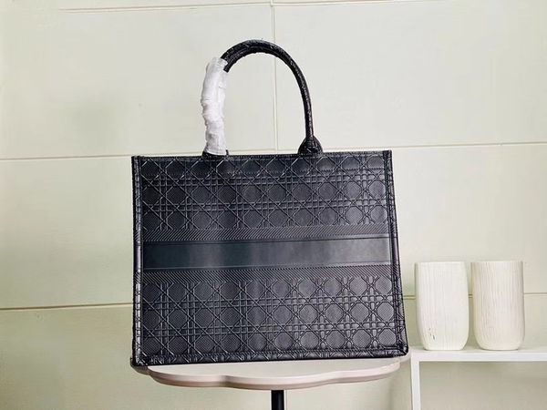 handbag fashion bags lady large-capacity handbags paris handbags retro ethnic style canvas handmade pattern handbag
handbag fashion bags lady large-capacity handbags paris handbags retro ethnic style canvas handmade pattern handbag