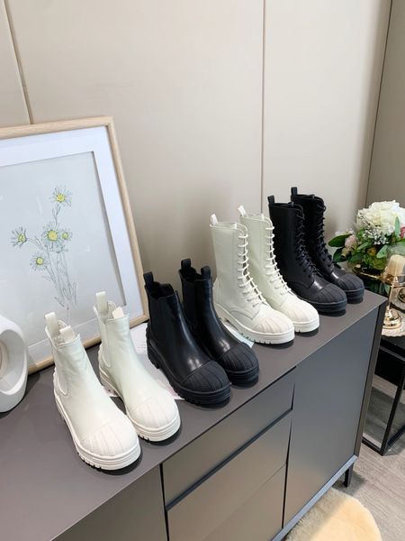 luxury designer womens short boots small white shoes anti slip fashion autumn and winter low heel round head original shoebox size 35-41, Black
luxury designer womens short boots small white shoes anti slip fashion autumn and winter low heel round head original shoebox size 35-41, Black