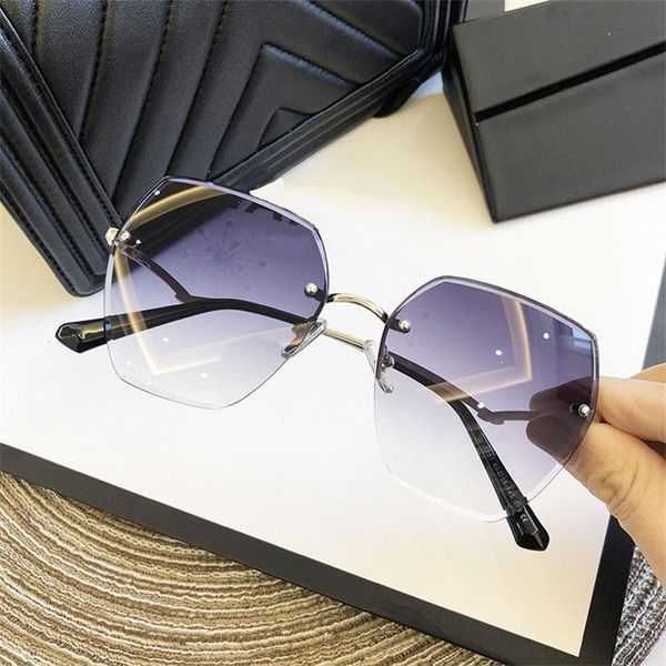 2020 luxury designer sunglasses men shades vintage retro rimless sunglasses tinted lens women's accessories cute eyewear, White;black
2020 luxury designer sunglasses men shades vintage retro rimless sunglasses tinted lens women's accessories cute eyewear, White;black