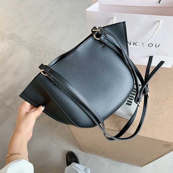casual double strap buckets bag designer women shoulder bags luxury pu crossbody bag large capacity shoulder simply purses
casual double strap buckets bag designer women shoulder bags luxury pu crossbody bag large capacity shoulder simply purses