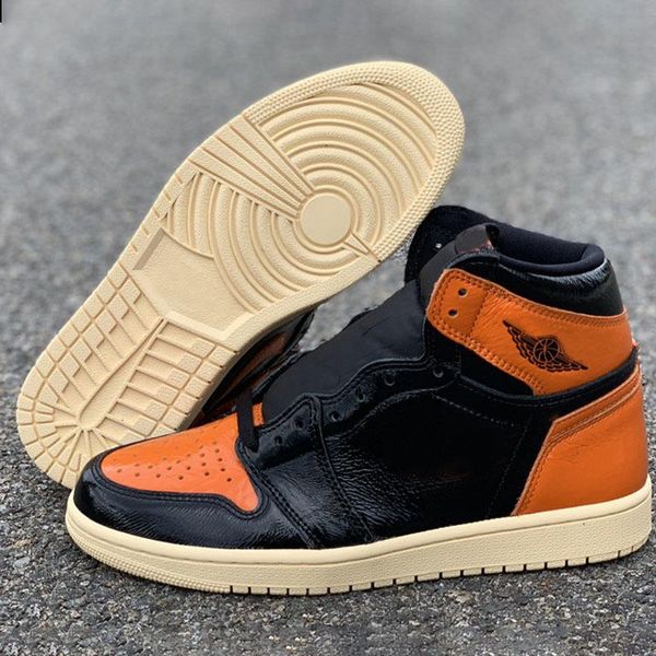 new 1 high 2020 og shattered backboard 3.0 black orange basketball shoes men women 1s sports luxury sneakers with box
new 1 high 2020 og shattered backboard 3.0 black orange basketball shoes men women 1s sports luxury sneakers with box