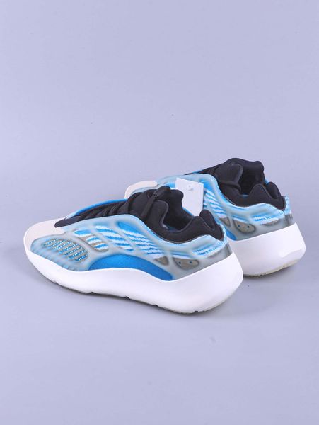 2020 new large size women's shoes flying women sneakers one foot breathable lightweight casual sports shoes running shoes thirty-one 
2020 new large size women's shoes flying women sneakers one foot breathable lightweight casual sports shoes running shoes thirty-one