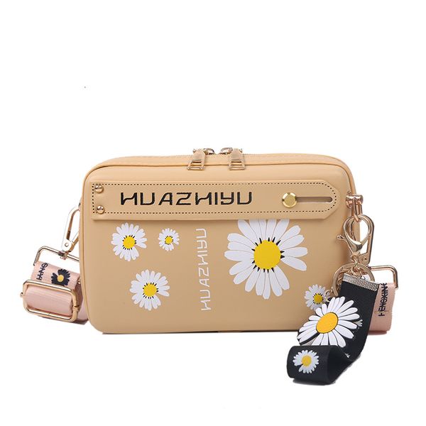 fashion sweet and lovely versatile daisy flower pattern suitable for travel famous brand inclined shoulder selling square bag
fashion sweet and lovely versatile daisy flower pattern suitable for travel famous brand inclined shoulder selling square bag