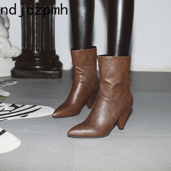 boots women autumn and winter the new fashion pointed comfortable high heel middle tube shoes women plus size 35-47 black 
boots women autumn and winter the new fashion pointed comfortable high heel middle tube shoes women plus size 35-47 black