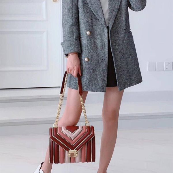 2019 ladies new handbag American designer shoulder bag star with a high-end custom fashion style colorful leather metal stitching
2019 ladies new handbag American designer shoulder bag star with a high-end custom fashion style colorful leather metal stitching