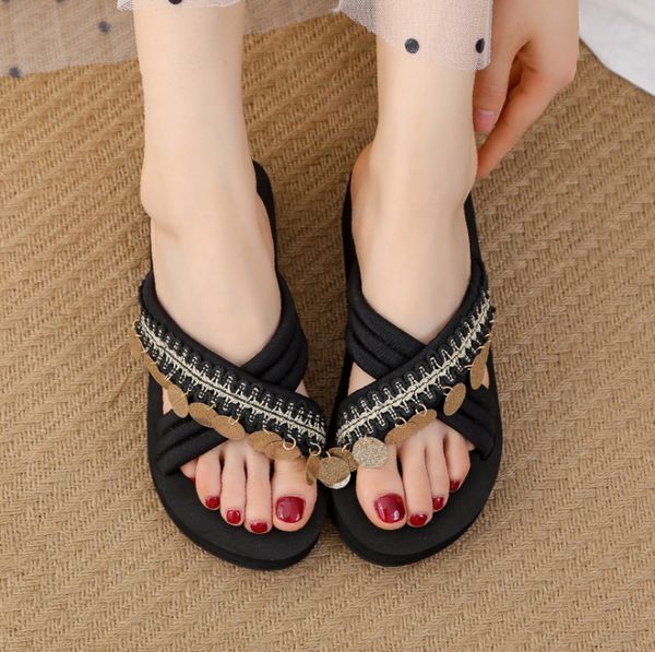 slippers female summer wear 2020 summer new cross slope with thick bottom sandals and slippers fashion wild word drag, Black
slippers female summer wear 2020 summer new cross slope with thick bottom sandals and slippers fashion wild word drag, Black