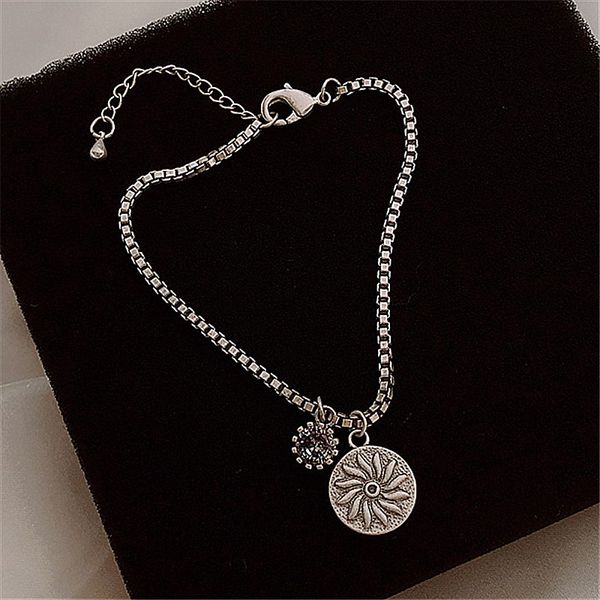 antique silver color daisy flower bracelet women vintage jewelry wholesale gift bracelet for students, Golden;silver
antique silver color daisy flower bracelet women vintage jewelry wholesale gift bracelet for students, Golden;silver