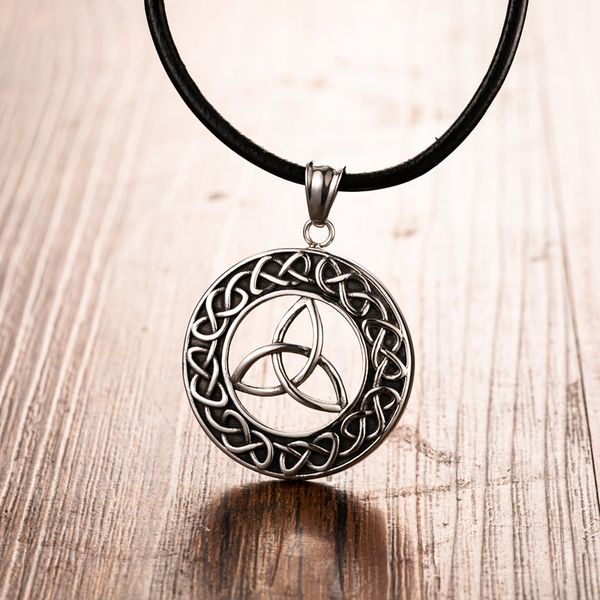 chains men's vintage round triquetra pendant necklace antique silver color irish celtics knot pattern wicca amulet jewelry
chains men's vintage round triquetra pendant necklace antique silver color irish celtics knot pattern wicca amulet jewelry