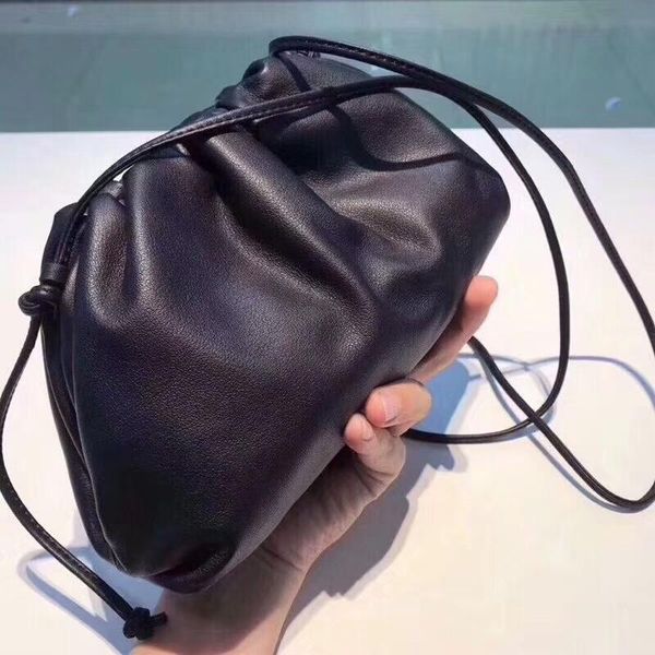 leather handle super soft quality fashion handbag soft calfskin ladies small hand bag span ladies cloud bag
leather handle super soft quality fashion handbag soft calfskin ladies small hand bag span ladies cloud bag