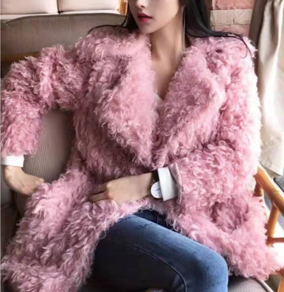 new 2020 women autumn winter fluffy teddy plus size long sleeve outerwears female turn down long lamb wool fur jacket coats, Black
new 2020 women autumn winter fluffy teddy plus size long sleeve outerwears female turn down long lamb wool fur jacket coats, Black