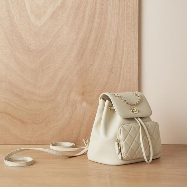 2020 genuine leather bag woman both shoulders package real diamond lattice chain small backpack school bags for teenage girls 
2020 genuine leather bag woman both shoulders package real diamond lattice chain small backpack school bags for teenage girls