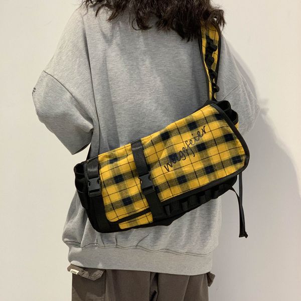 2020 new original design fashion retro checked shoulder bag & canvas diagonal bag width 37cm height 21cm thickness 17cm
2020 new original design fashion retro checked shoulder bag & canvas diagonal bag width 37cm height 21cm thickness 17cm