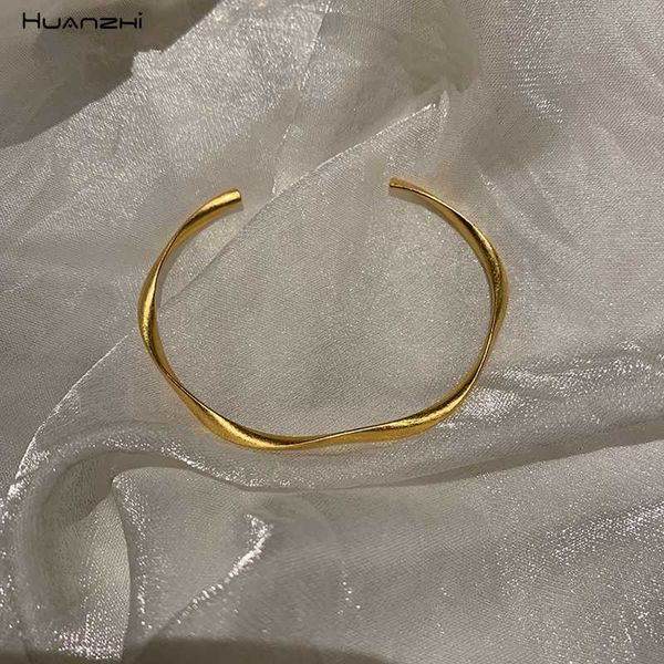 huanzhi 2020 korean simple geometric irregular spiral distortion gold opening metal bracelet bangle for women party wedding girl, Black
huanzhi 2020 korean simple geometric irregular spiral distortion gold opening metal bracelet bangle for women party wedding girl, Black