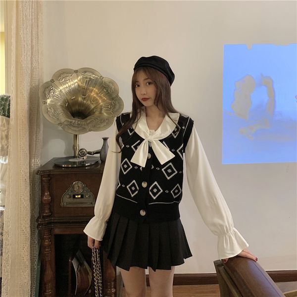 women's knits & tees style in autumn and winter 2021, retro plaid sweater, loose knitted cardigan, vest fashion, White
women's knits & tees style in autumn and winter 2021, retro plaid sweater, loose knitted cardigan, vest fashion, White