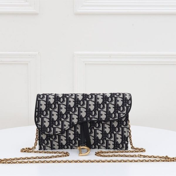 new women's saddle wallet blue oblique jacquard wallet chain print crossbody bag metal logo size 19-11cm
new women's saddle wallet blue oblique jacquard wallet chain print crossbody bag metal logo size 19-11cm