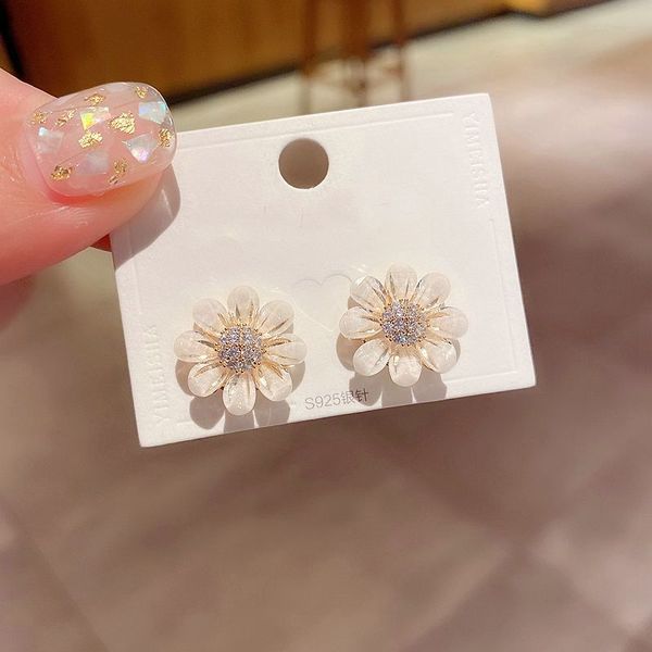 exquisite glass flower stud earrings gold color micro paved cubic zirconia earrings for women party gift jewelry, Golden;silver
exquisite glass flower stud earrings gold color micro paved cubic zirconia earrings for women party gift jewelry, Golden;silver