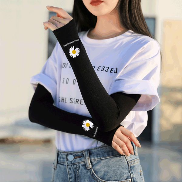 little viscose sun-resistant cuff thin men and women summer outdoor driving riding cooling sleeves arm guard ice sleeve, Black;gray
little viscose sun-resistant cuff thin men and women summer outdoor driving riding cooling sleeves arm guard ice sleeve, Black;gray