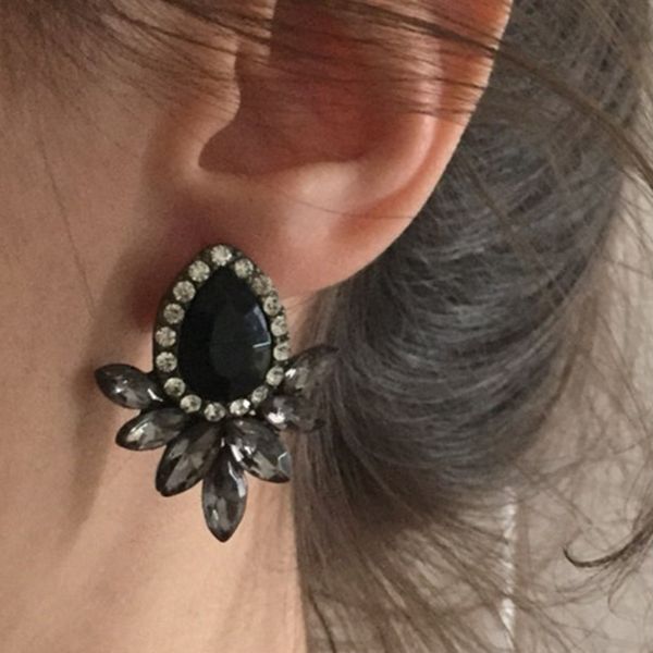 2020 temperament women's fashion crystal stud earrings for girl rhinestone glass black resin sweet metal leaf ear earrings, Silver
2020 temperament women's fashion crystal stud earrings for girl rhinestone glass black resin sweet metal leaf ear earrings, Silver