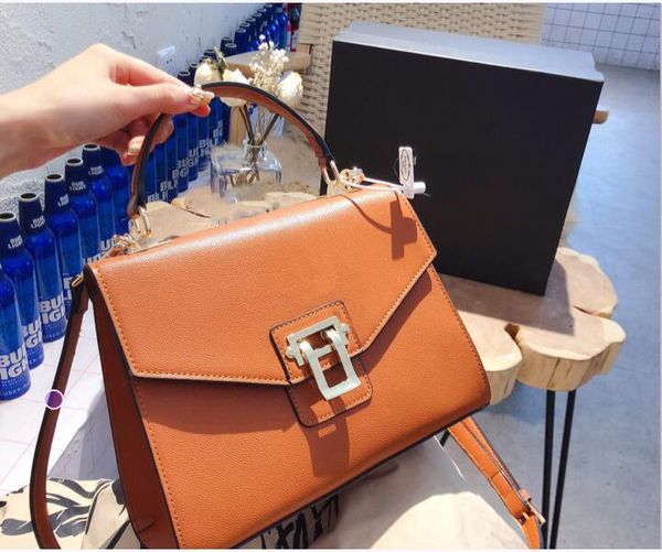 new trend ladies noble style classic all-match money bag handbag messenger bag three-piece travel letter chain casual hip-hop printing star
new trend ladies noble style classic all-match money bag handbag messenger bag three-piece travel letter chain casual hip-hop printing star