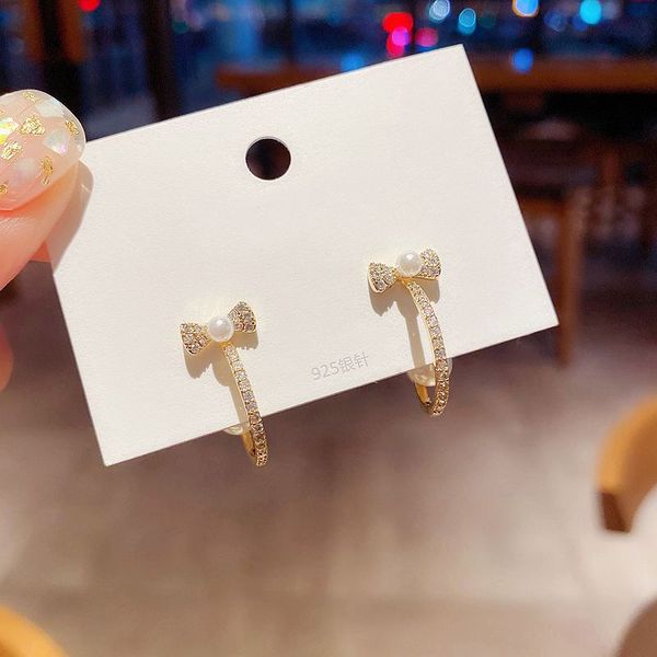 exquisite korean style cubic zirconia bowknot earrings gold color c shape simulated pearl earrings women jewelry, Golden;silver
exquisite korean style cubic zirconia bowknot earrings gold color c shape simulated pearl earrings women jewelry, Golden;silver