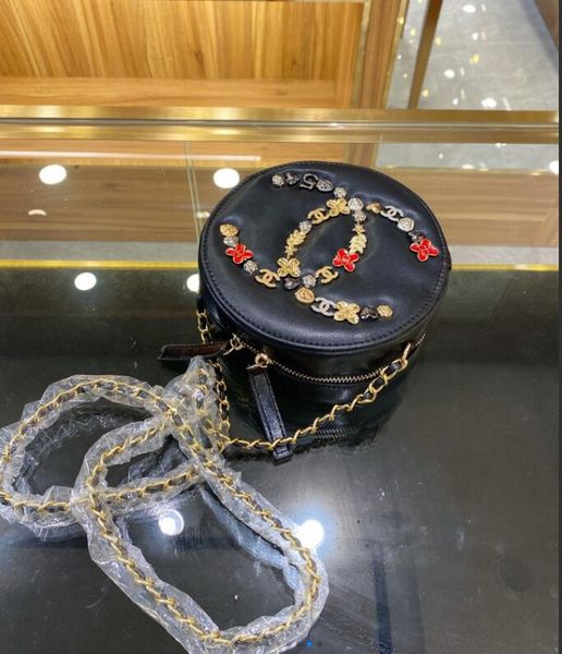 2020 Women Crossbody Bags Shoulder Bag Small Round Bag Designer Female Messenger For Women real Leather Retro Chain White
2020 Women Crossbody Bags Shoulder Bag Small Round Bag Designer Female Messenger For Women real Leather Retro Chain White