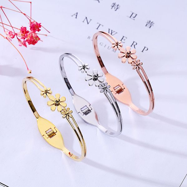 fashion, lucky flower, light version, titanium steel bracelet, female , anti-allergic bracelet accessories wholesale, Black
fashion, lucky flower, light version, titanium steel bracelet, female , anti-allergic bracelet accessories wholesale, Black