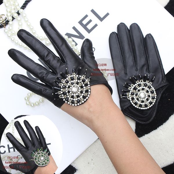 five fingers gloves lambskin glove hand sewn with diamond half halter leather black green, Blue;gray
five fingers gloves lambskin glove hand sewn with diamond half halter leather black green, Blue;gray