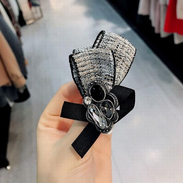 2020 new simple retro handmade rhinestone mink hair brooch pins for girl women fashion suit corsage collar jewelry accessories, Gray
2020 new simple retro handmade rhinestone mink hair brooch pins for girl women fashion suit corsage collar jewelry accessories, Gray