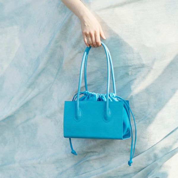 drawstring underarm shoulder bag luxury handbag women tote bags 2020 fashion baguette shape bag bolsa de hombro
drawstring underarm shoulder bag luxury handbag women tote bags 2020 fashion baguette shape bag bolsa de hombro