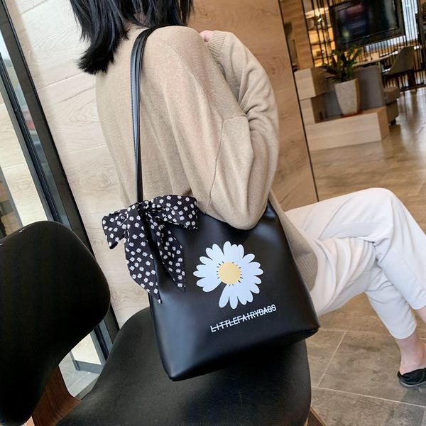 net red small bag female 2020 popular new korean version of the shoulder messenger fashion daisy diagonal bucket bag
net red small bag female 2020 popular new korean version of the shoulder messenger fashion daisy diagonal bucket bag