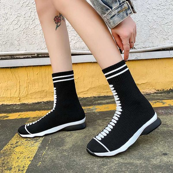 2020 winter women's boots fashion slip-on mid-calf boots thick bottom low heel round toe square heel women's short socks, Black
2020 winter women's boots fashion slip-on mid-calf boots thick bottom low heel round toe square heel women's short socks, Black
