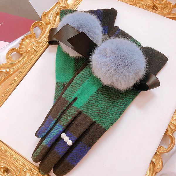 wool plaid gloves imitation fur ball plus velvet thickening points finger touch gloves women, Blue;gray
wool plaid gloves imitation fur ball plus velvet thickening points finger touch gloves women, Blue;gray